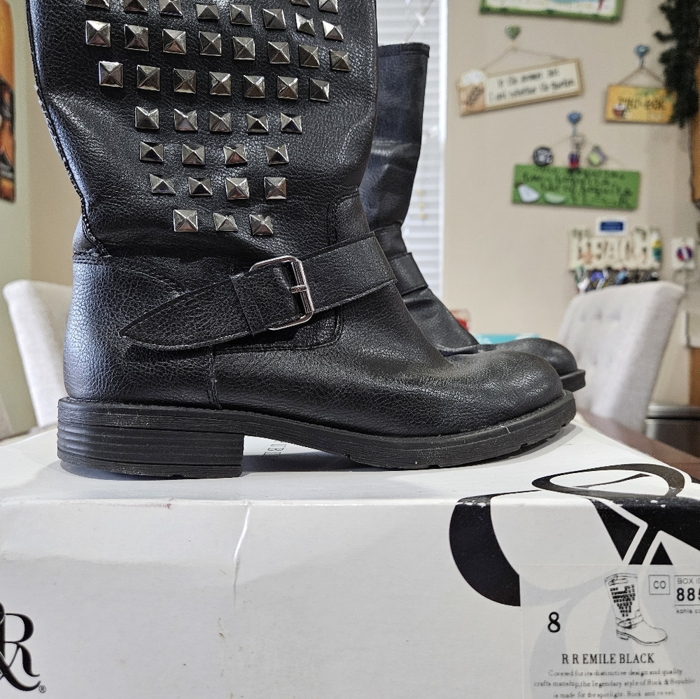 Black boots with a small heel. Almost new. Very comfortable. Rock & Roll brand
